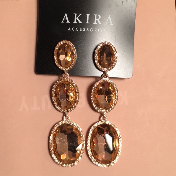 Jewelry - ✨NWT✨Sparkly Chandelier Statement Earrings